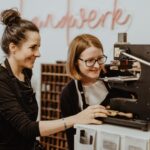 Lehre zur Sattlerin - Ausbilderin & Lehrling